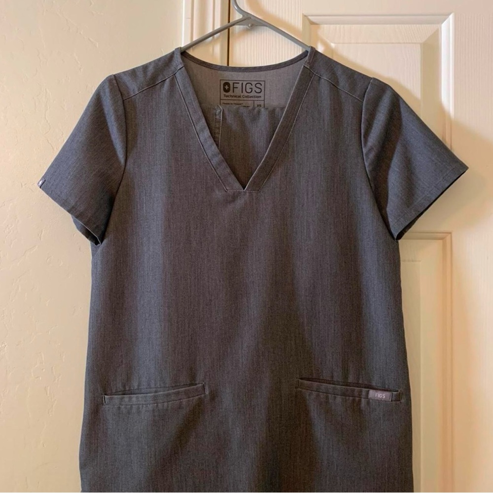 FIGS scrub set